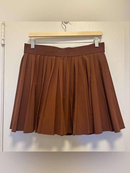 Aritzia Dresses & Skirts - Aritzia Tnaction Pleated Active Mini Skirt in Warm Brown Size L